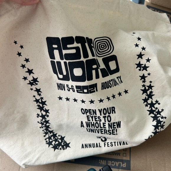 ASTROWORLD MERCH BUNDLE - Picture 6 of 6